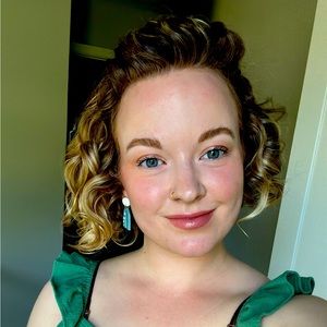 Meet your Posher, Julia